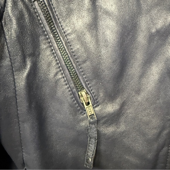 Sanctuary navy blue leather jacket with zipper details women’s size medium - Picture 9 of 12